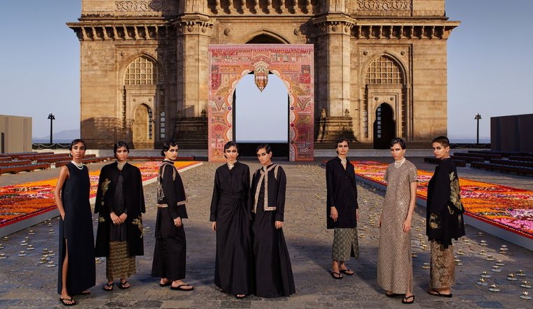 عالم الموضة يستلهم تصاميمه من الحرفية الهندية