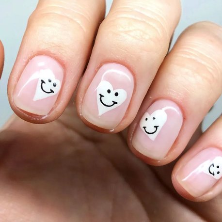 smiley%20valentines%20day%20nail%20art.png