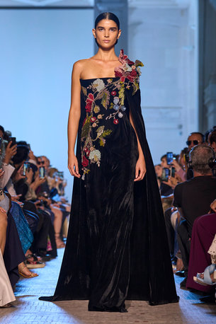 Elie Saab HC F23 005.jpg