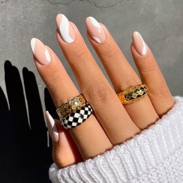 amy-le-white-swirl-nails.jpg