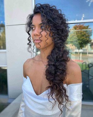 perfect-bridesmaid-curls-side-swept-hairstyle.jpg