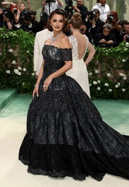 chanel_penelope-cruz-wore-chanel-at-the-2024-met-gala-060524_2-LD-415x600.jpg