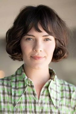 تسريحة Wavy Bob with Natural Bangs.jpg