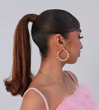 تسريحة Glamorous Flipped Pony.jpg