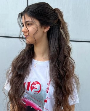 تسريحة Long Half-Up Soft Waves.jpg