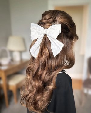 تسريحة Lovely Half-Down Curls with a Bow.jpg