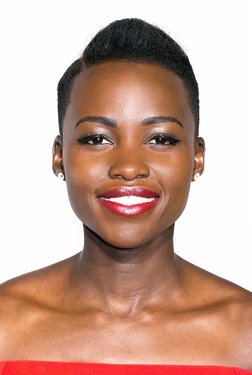 Close Crop مع  Lupita Nyong'o.jpg