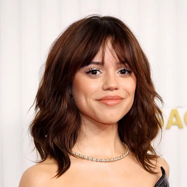 Textured Lob With Feathery Fringe مع Jenna Ortega.jpg