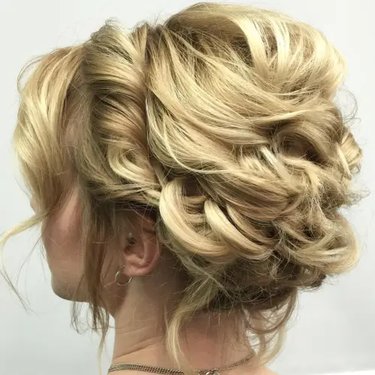 تسريحة Messy Updo for Short Hair.jpg