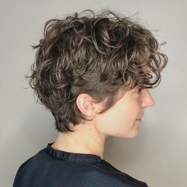 تسريحة Casual Scrunched Hairstyle for Short Curly Hair.jpg