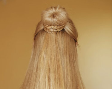 تسريحة Half up Half down bun.jpg