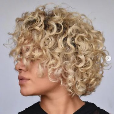 تسريحة Curly Mini Bob.jpg