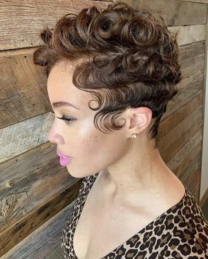 تسريحة Curly Pixie Cut.jpg