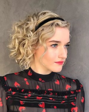 تسريحة Curly Tendril Bob.jpg