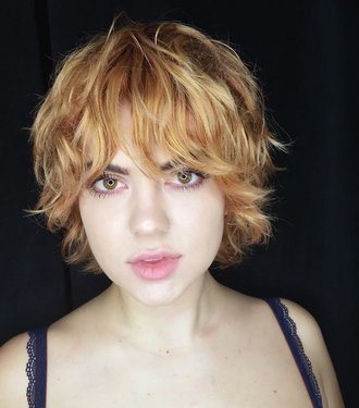 تسريحة Strawberry Shag style with Undone Textured Waves and Bangs.jpg