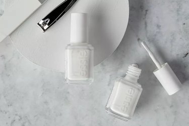 طلاء أظافر Essie Blanc.jpg
