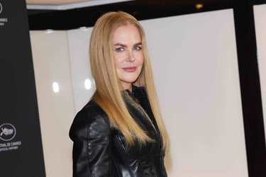 تسريحة The Straight and Sleek Look.jpg