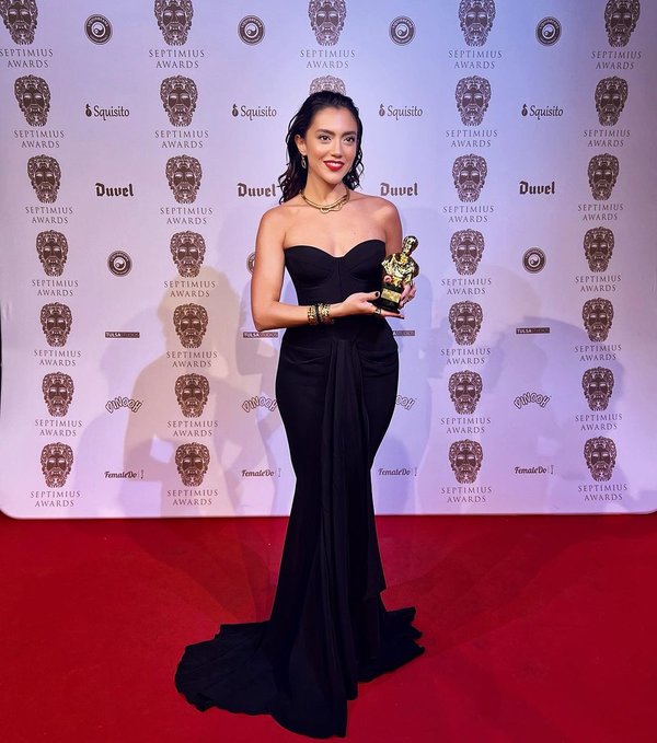 ستيفاني عطالله تحقق جائزة"أفضل ممثلة آسيوية"(صور)