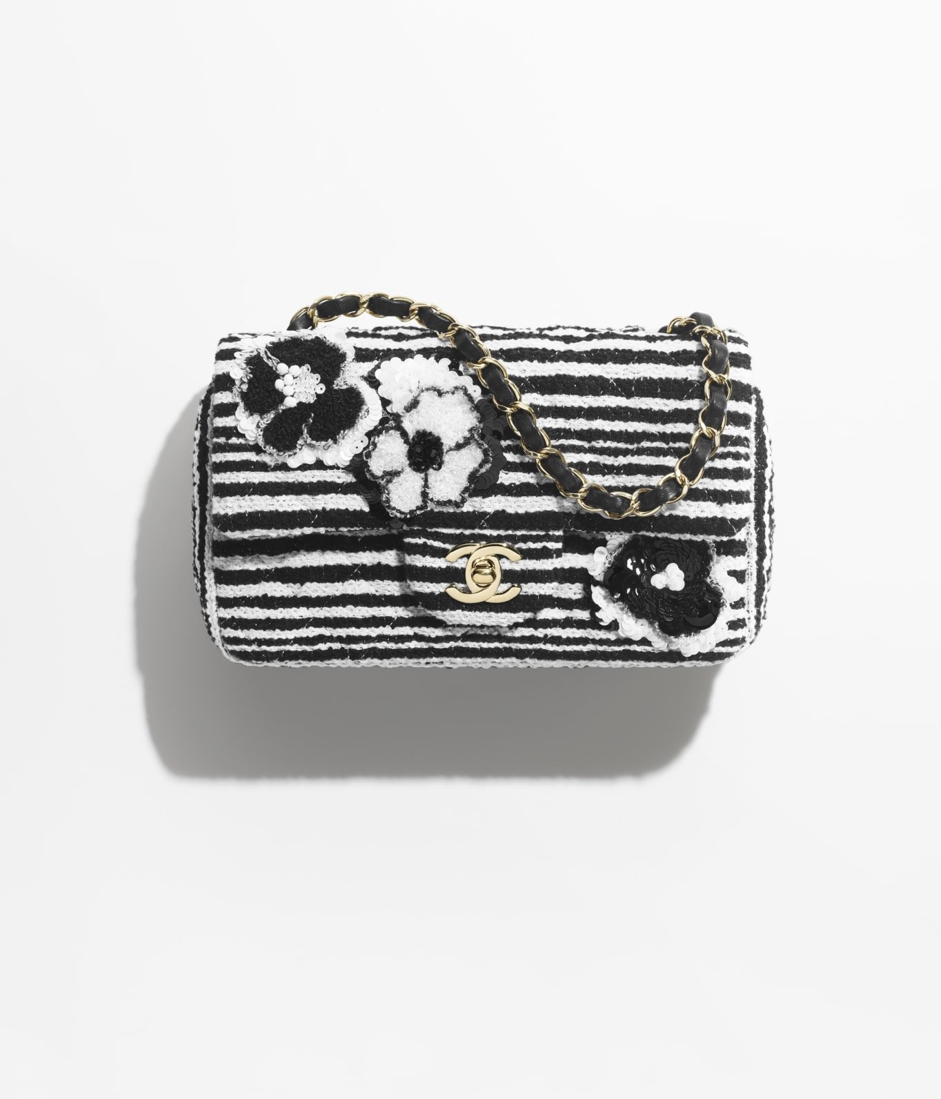 mini-classic-handbag-black-white-embroidered-cotton-tweed-sequins-gold-tone-metal-embroidered-cotton-tweed-sequins-gold-tone-metal-packshot-artistique-vue1-a69900b16711ny285-9539462856734.jpg