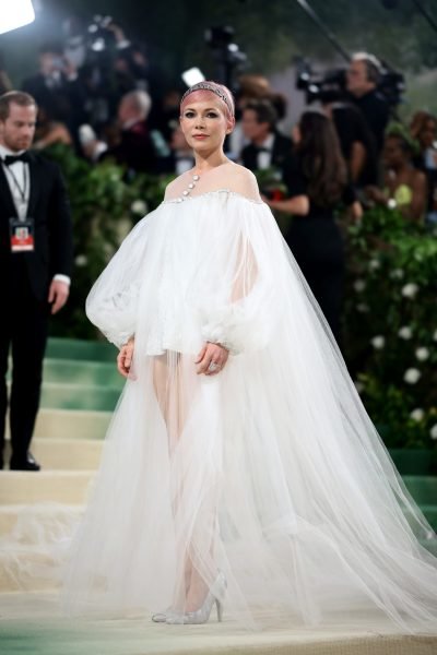 chanel_michelle-williams-wore-chanel-at-the-2024-met-gala-060524_2-LD-400x600.jpg