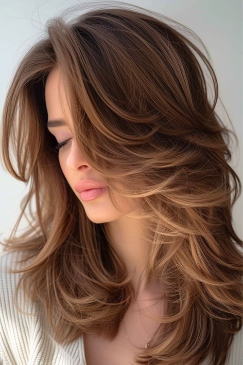 تسريحة Feathered Cut with Highlighted Tips.jpg