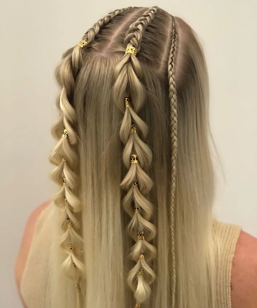 تسريحة Stylish Blonde Dragon Braids.jpg