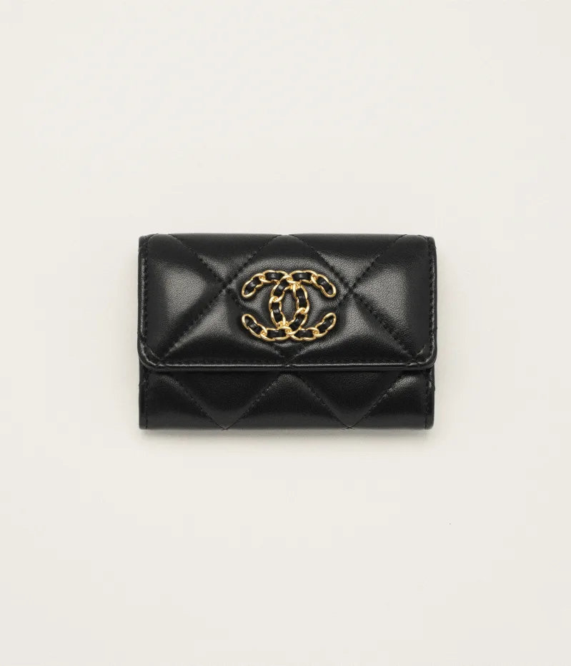 chanel 19 flap card holder .jpeg