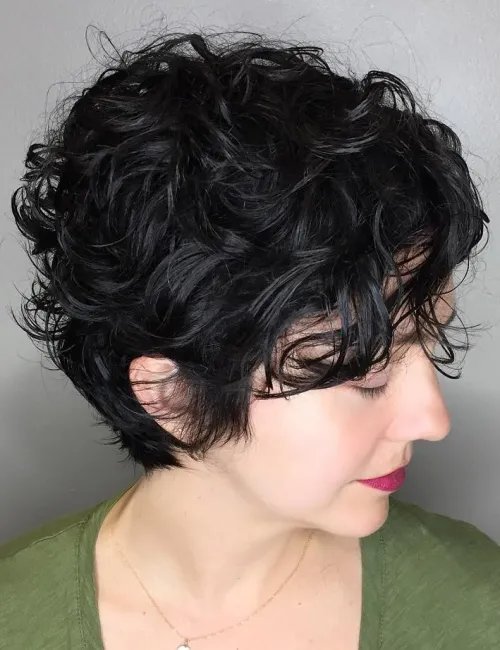 تسريحة Tousled Curly Pixie Hairstyle.jpg