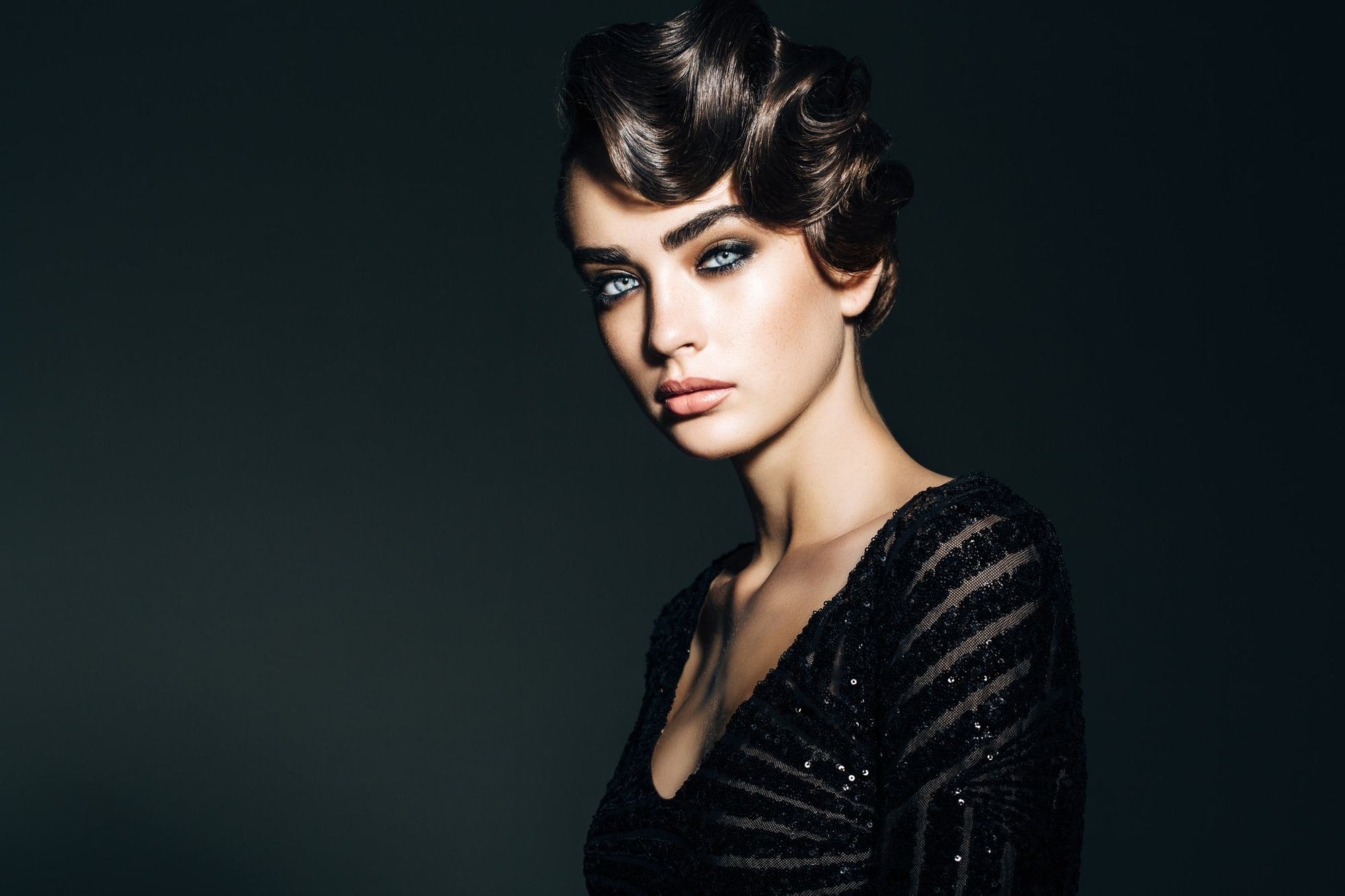 تسريحة Pinned updo.jpg