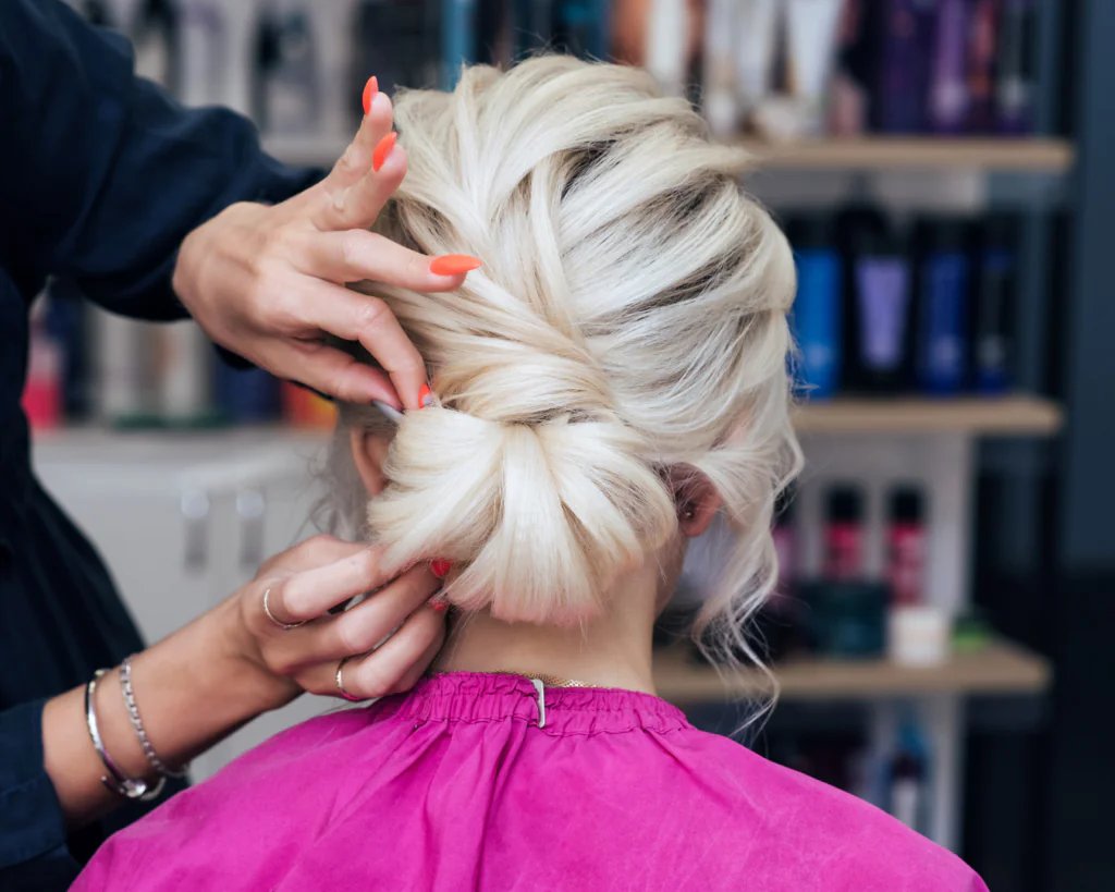 تسريحة Classic Chignon.jpg