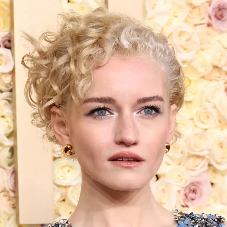 تسريحة Side-Swept Ringlets.jpg