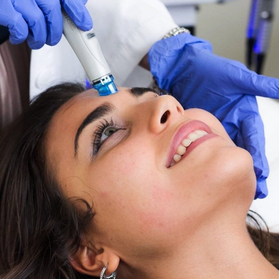 ما هي تقنية تنظيف بشره هيدرافيشل؟