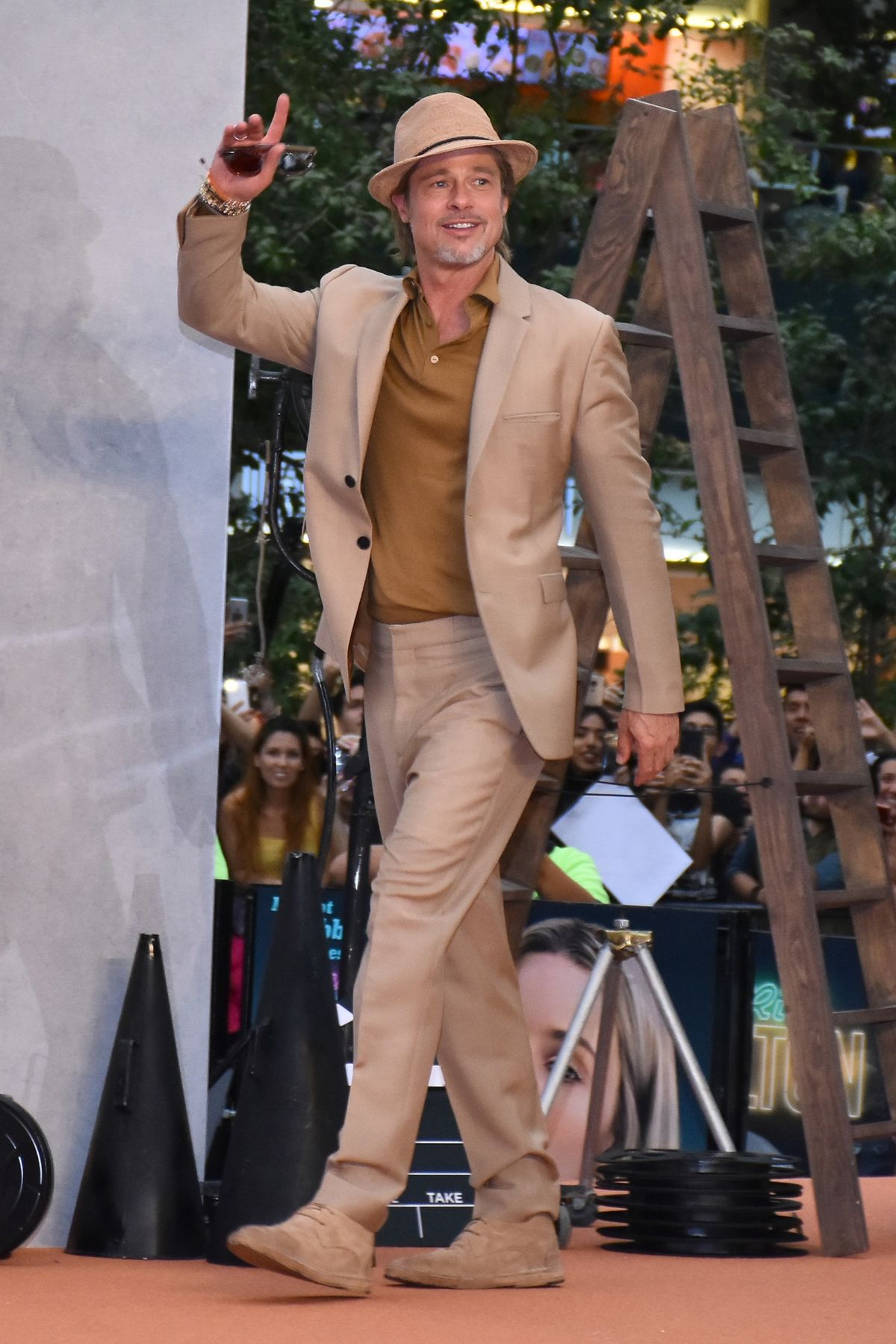 حضوره البصري وأسلوبه الأنيق