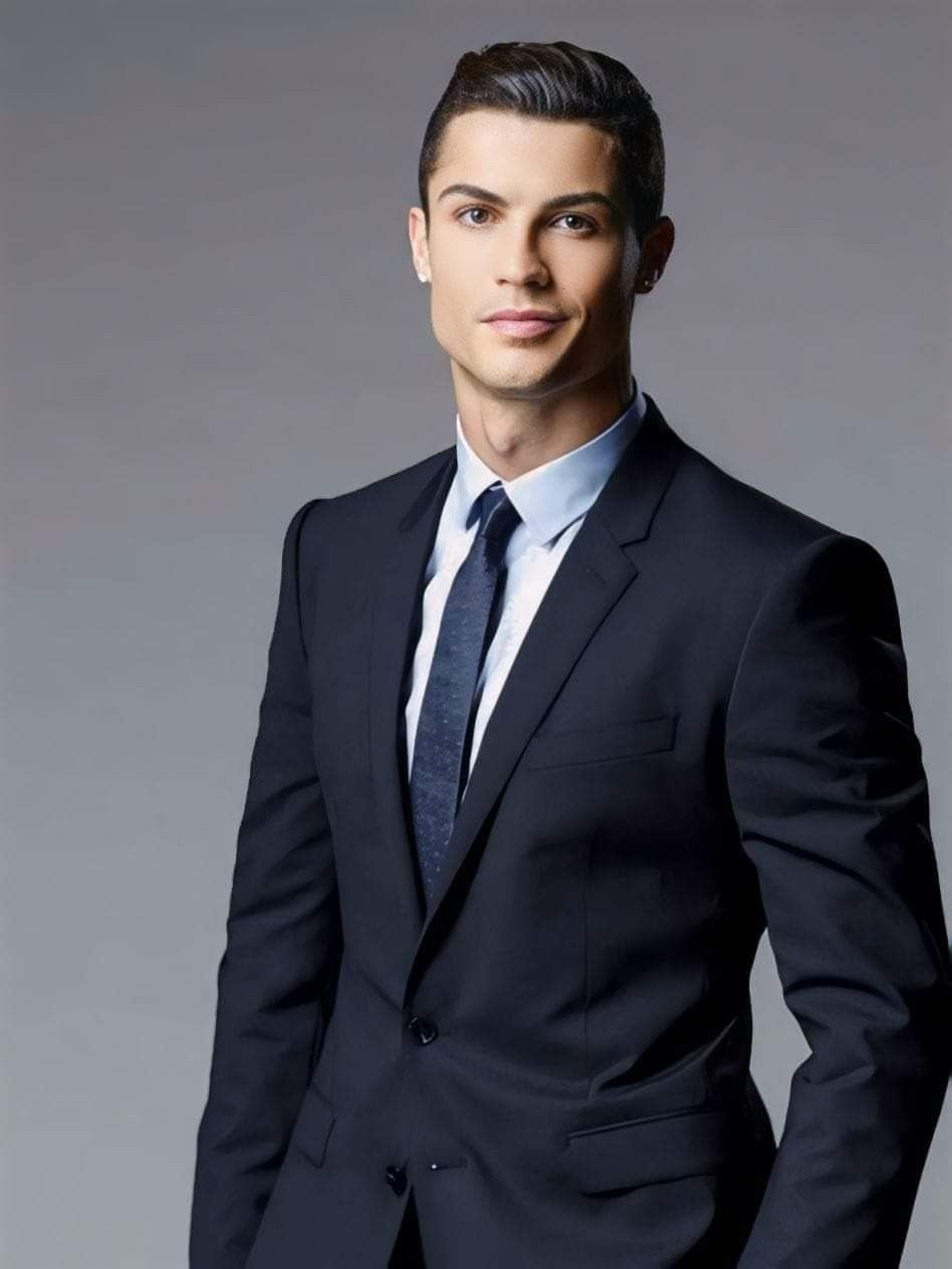 صور كريستيانو رونالدو صغير ولامع!