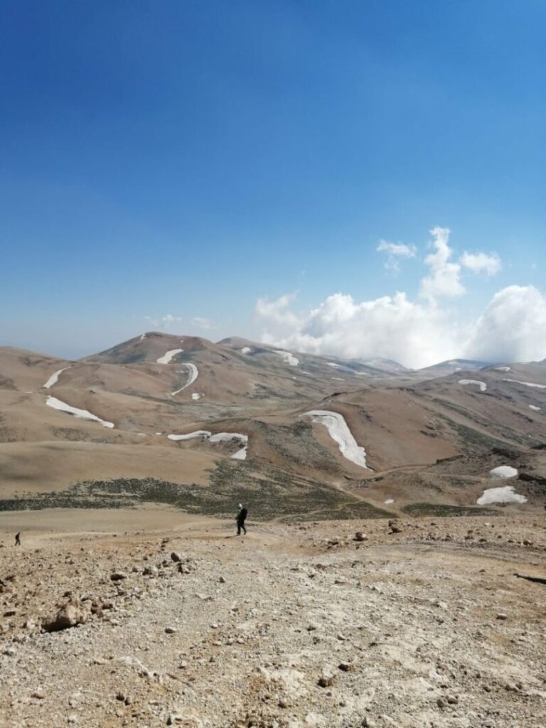ما هي اعلى قمة جبل في العالم العربي؟
