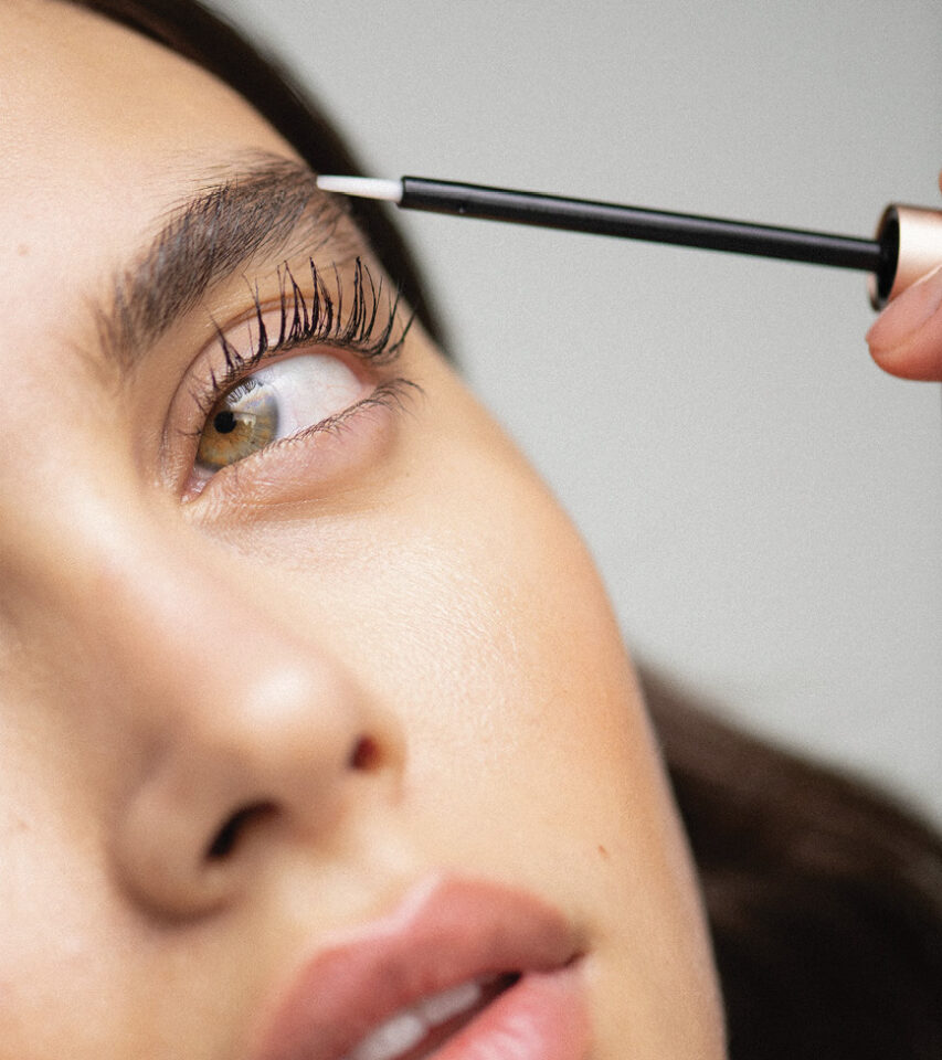 أشهر سيروم رموش حول العالم نعرفك عليه في هذه المقابلة