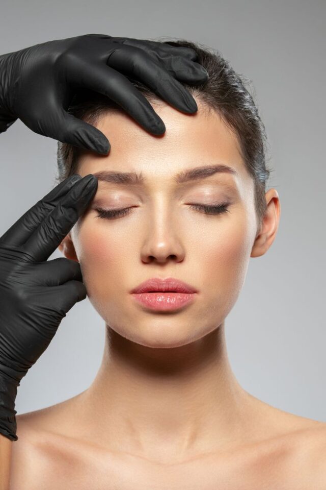 بوتكس رفع الحواجب وكل ما يجب أن تعرفيه عن الإجراء التجميلي