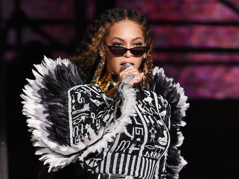 سرقة تهدد بيونسيه وملفات موسيقية بين الأغراض