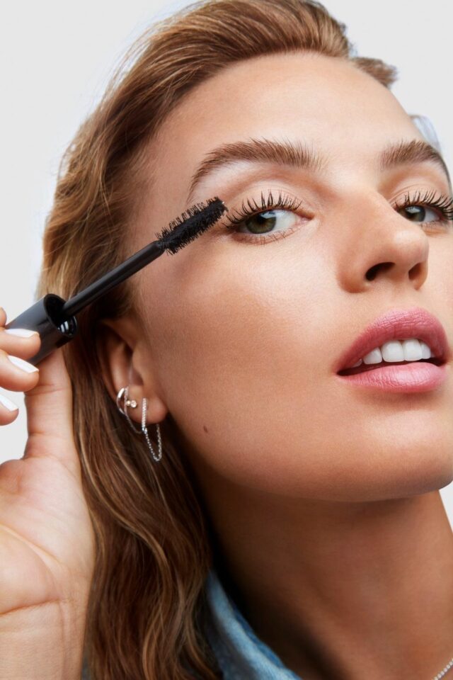 حيلة تطبيق الماسكارا جربناها وننصحك بها لمنع التكتل