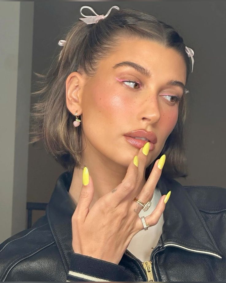 الفرق بين المناكير الجل والمناكير البودرة وأيهما أفضل