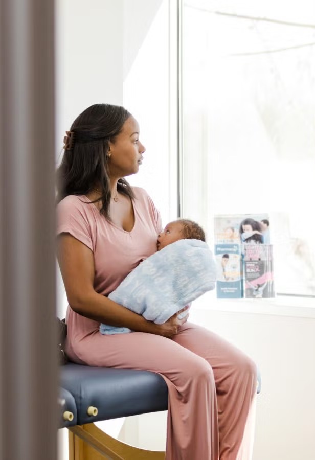 هل ابر السيولة بعد الولادة وقاية ضرورية للأم؟