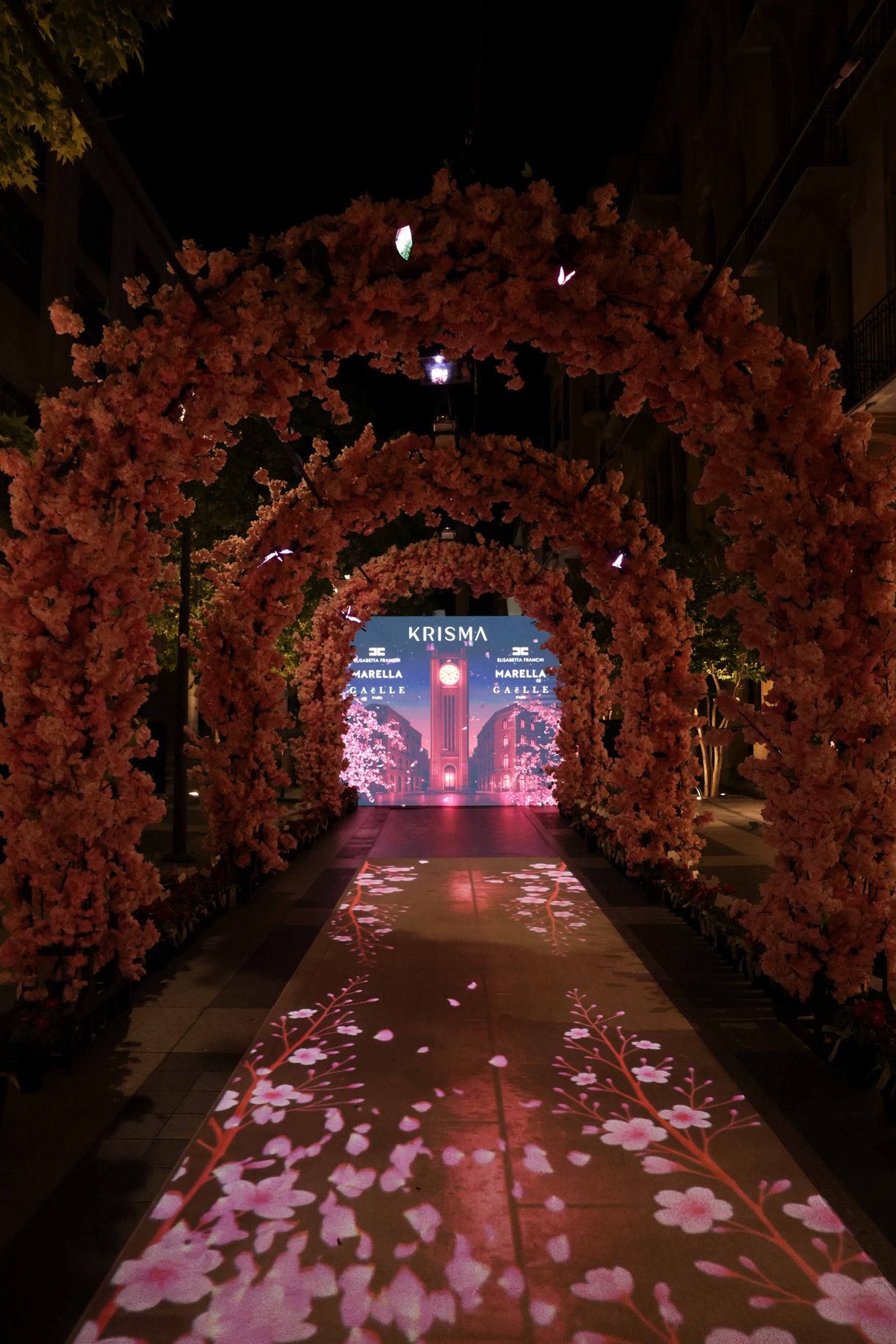 "أزهار بيروت" تحتفل بعودة بيروت إلى خارطة الموضة