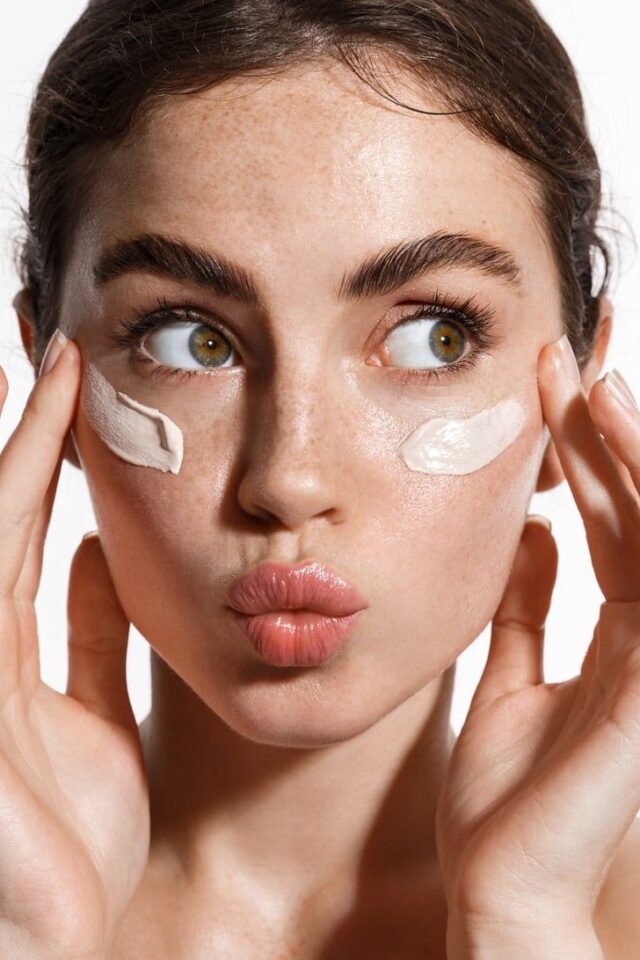 افضل مرطب عيون أكشف لك خياراته من خلال تجربتي الخاصة