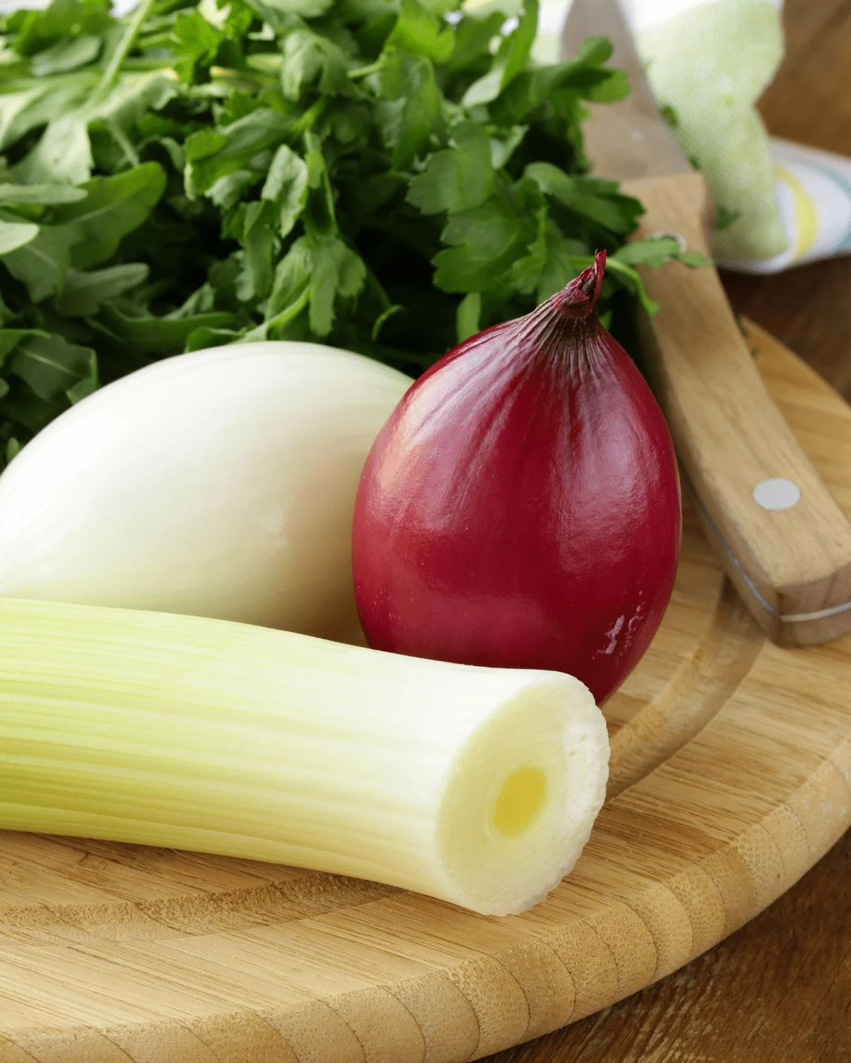 ما الفرق بين البصل الابيض والاحمر؟