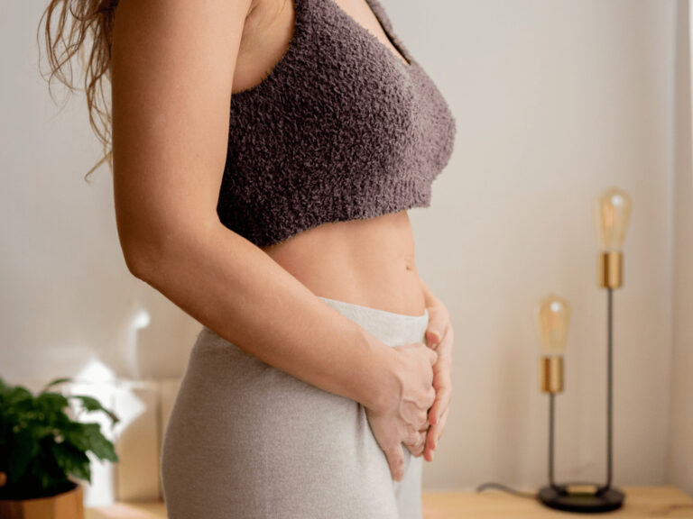 ماهو سبب انتفاخ البطن من الاعلى؟