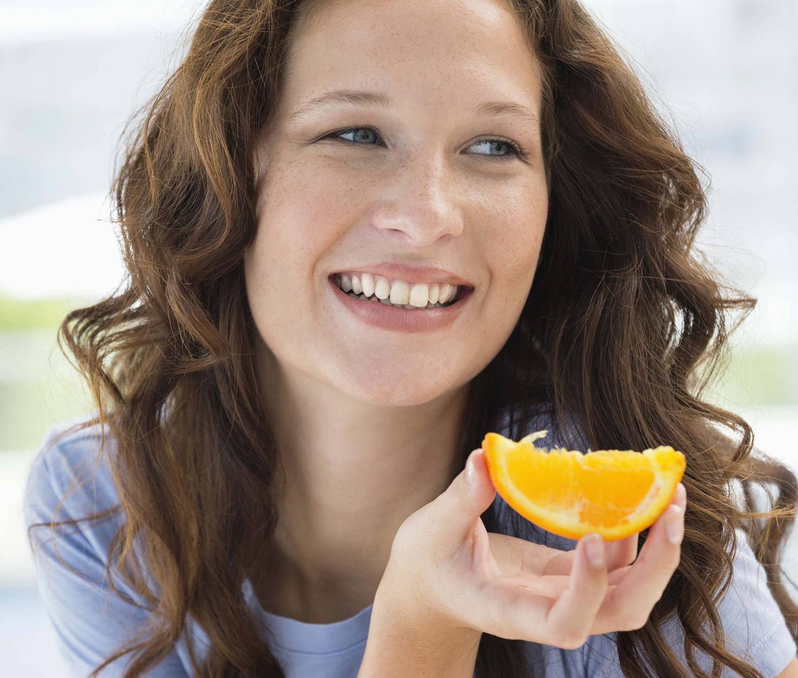 هل تفسير حلم اكل البرتقال رسالة خفية في منامك؟