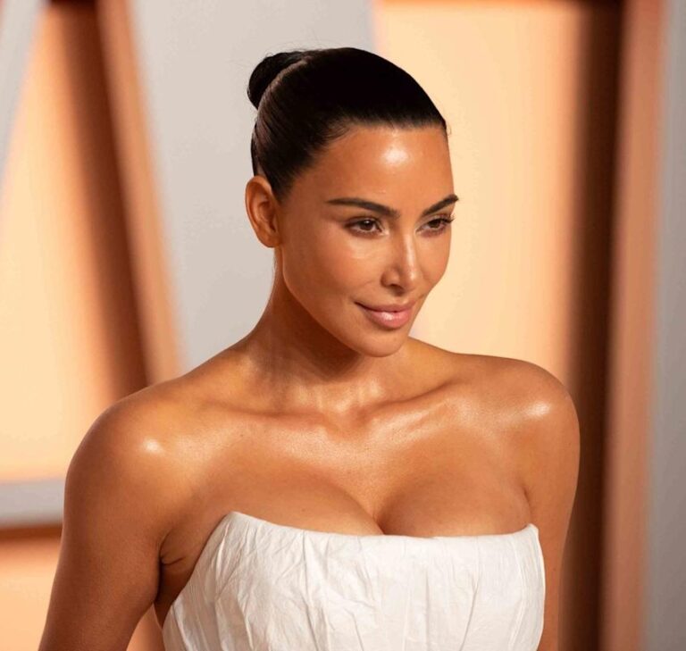 مشد كيم كاردشيان لنحت الوجه: صيحة تجميل أم خدعة تسويقية؟