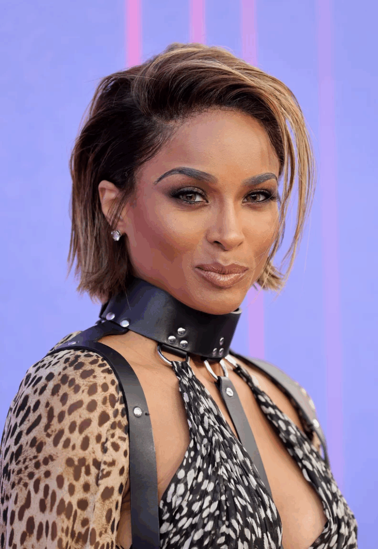 إطلالة فخمة بتسريحات كلاسيكية تُبرز أنوثتك بذوق راقٍ