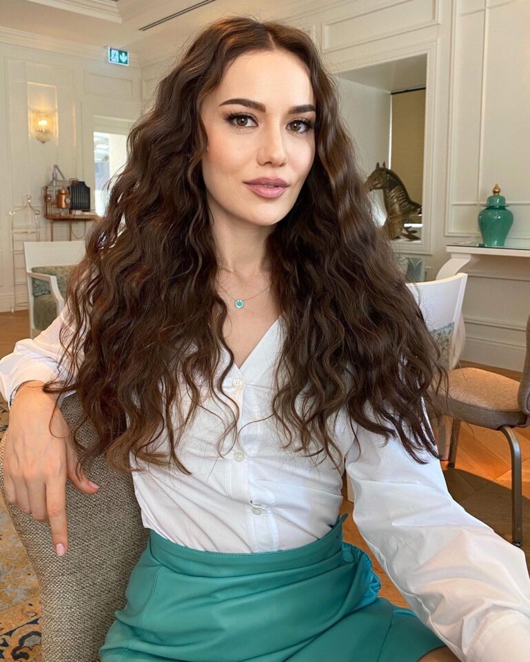 فهرية افجان تشعل السوشيال بعد حذف لقب بوراك من إنستغرام