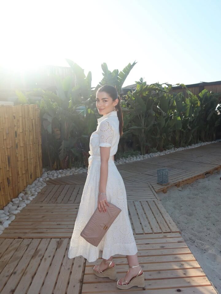 ليلى زاهر تكشف اسرارًا عن فستان زفافها